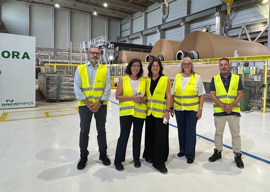 La consejera de Economía del Gobierno de Aragón visita las instalaciones del Grupo Saica en El Burgo de Ebro